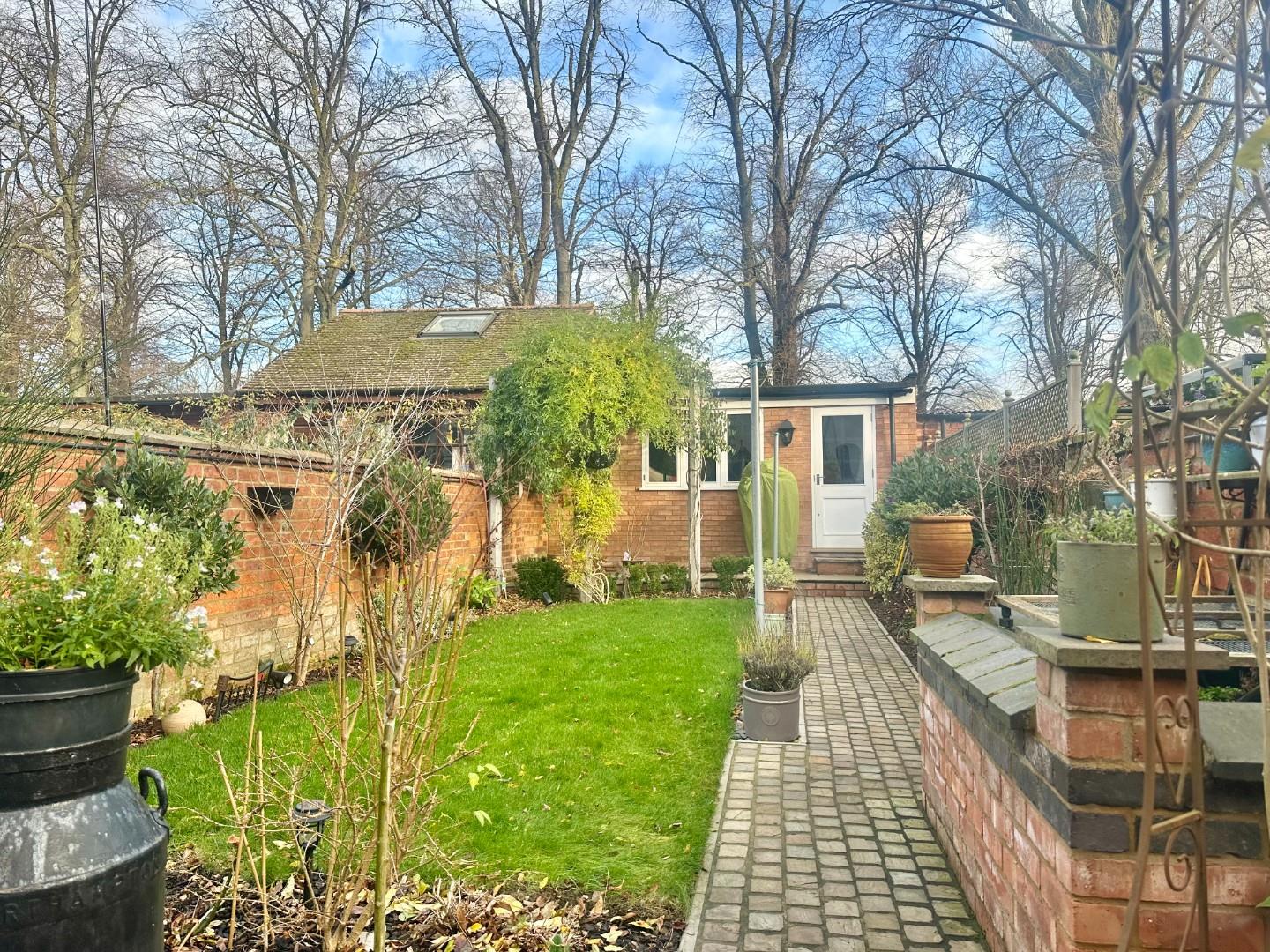 Langham Place, Barrack Road