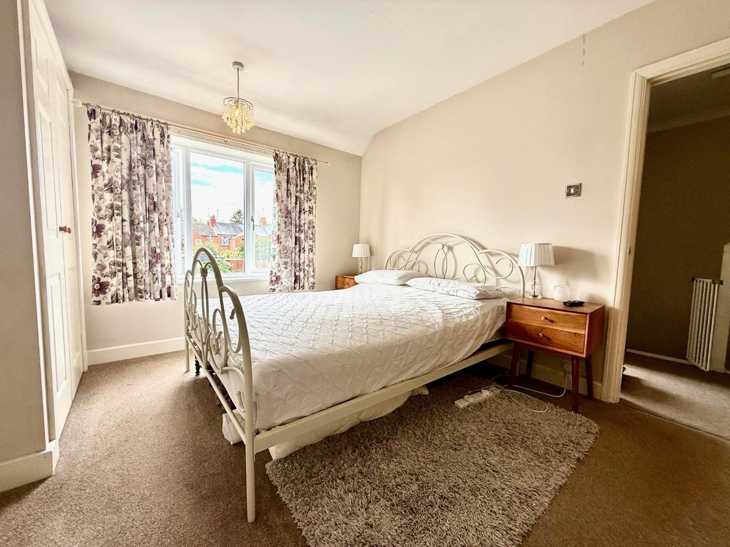 Edinburgh Road, Queens Park