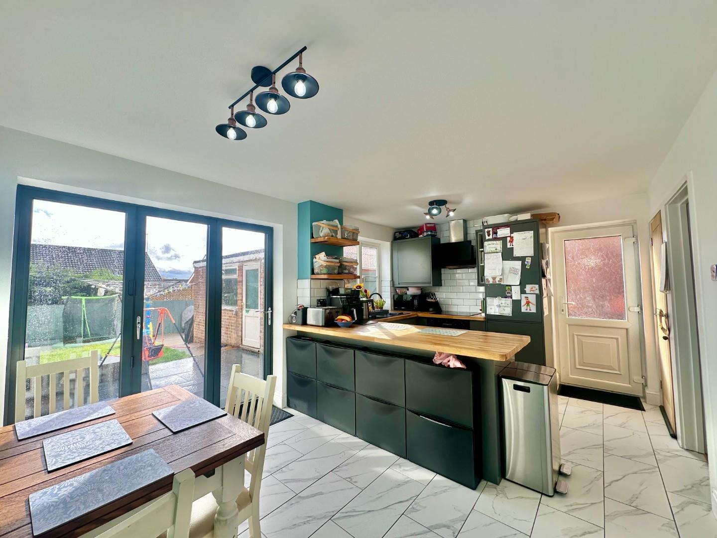 Obelisk Rise, Kingsthorpe