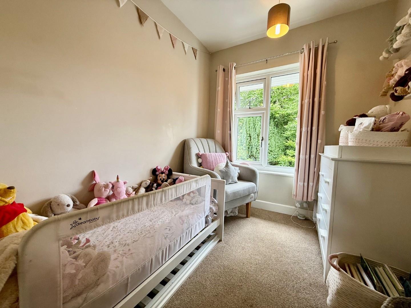 Edinburgh Road, Queens Park