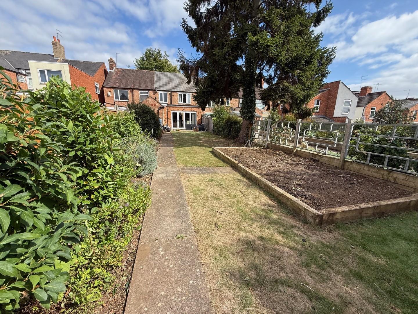 Edinburgh Road, Queens Park