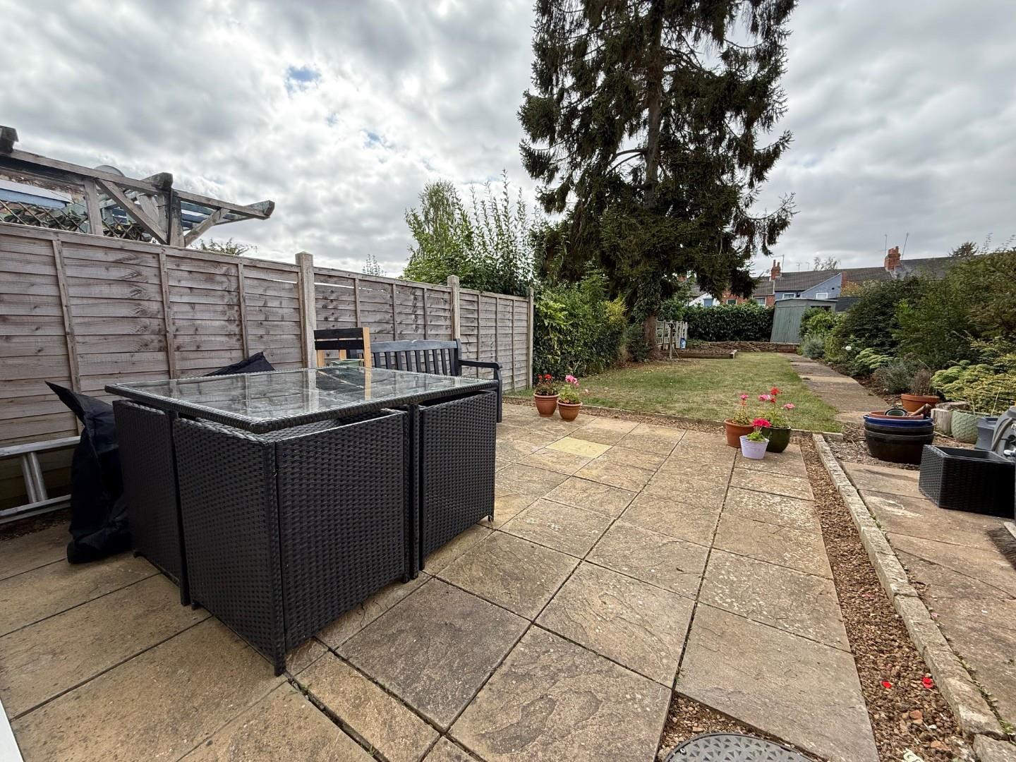 Edinburgh Road, Queens Park