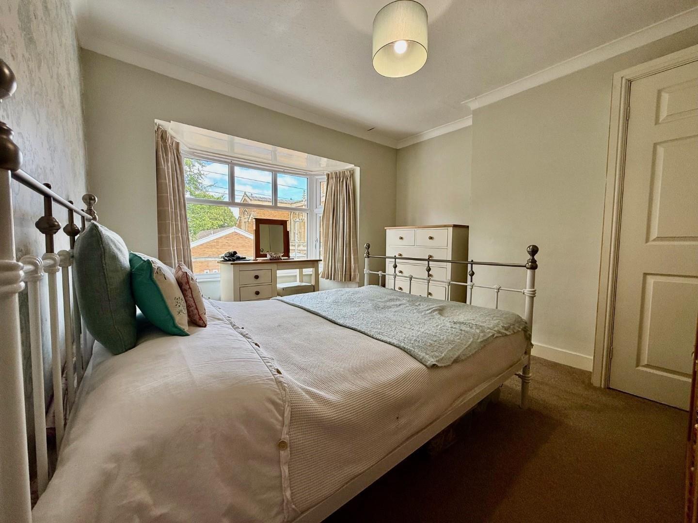 Edinburgh Road, Queens Park