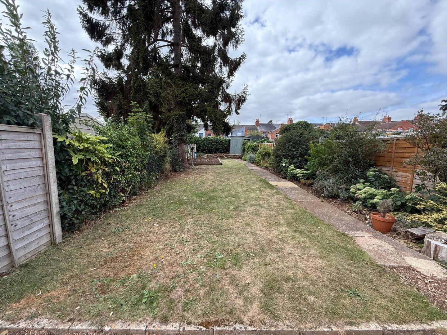 Edinburgh Road, Queens Park