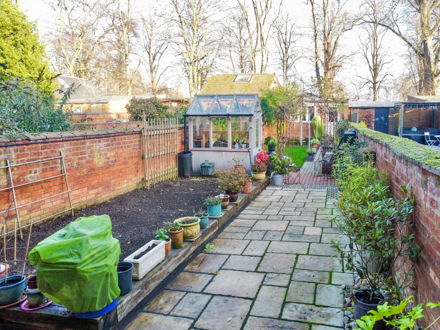 Langham Place, Barrack Road