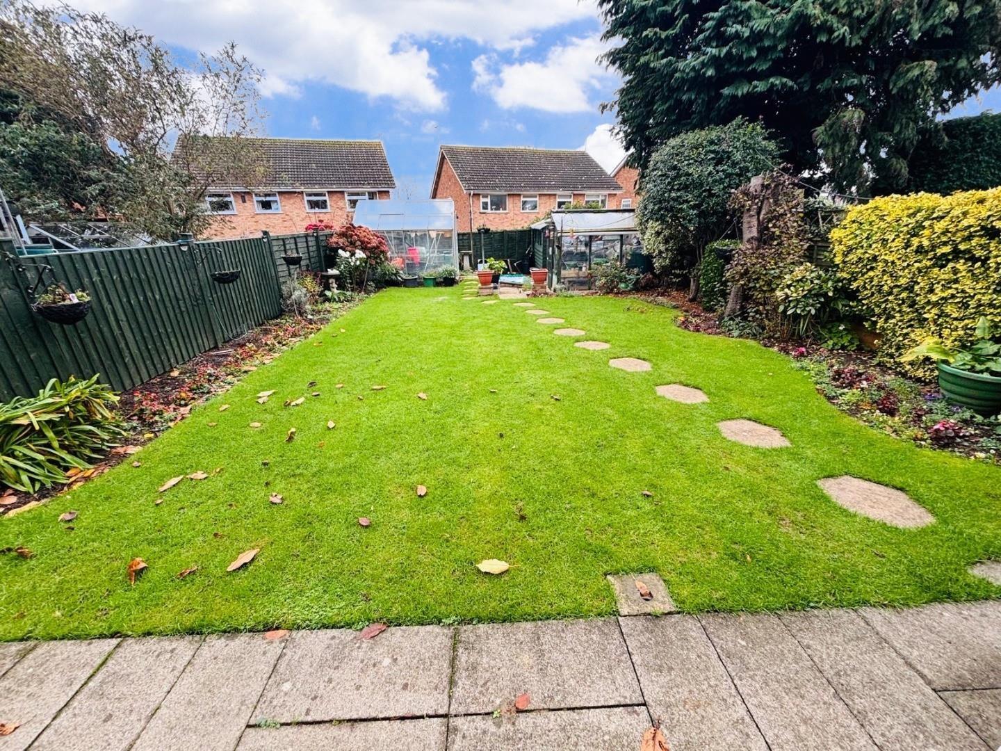 Thruxton Drive, Parklands