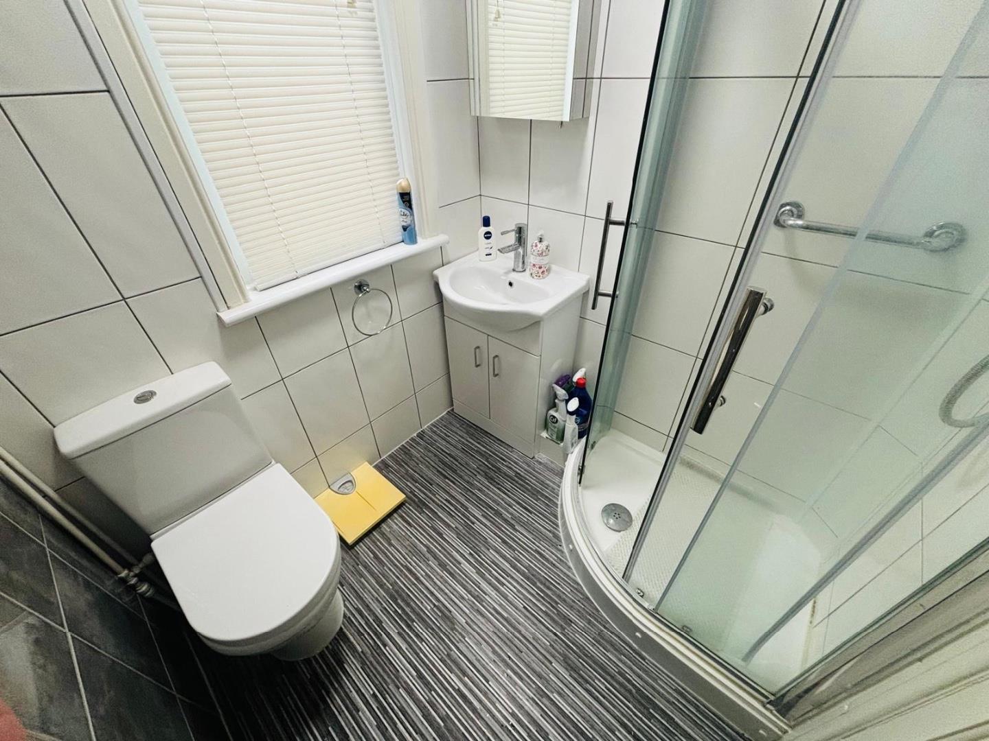 Greville Avenue, Spinney Hill