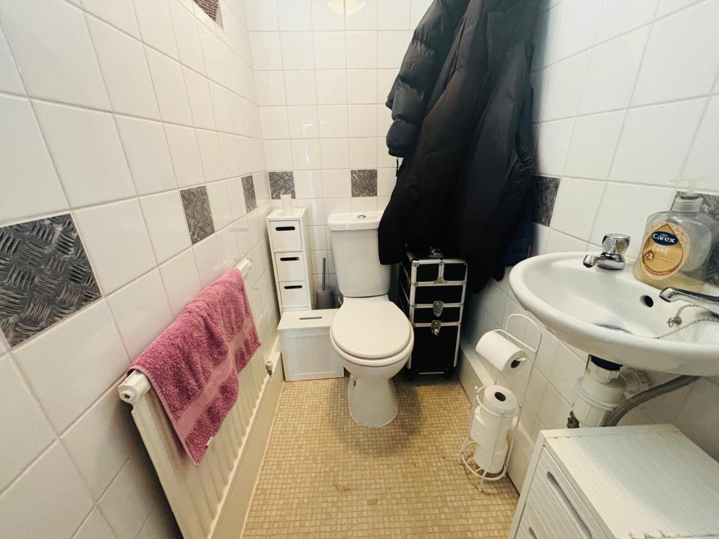 Spinney Hill Road, Spinney Hill