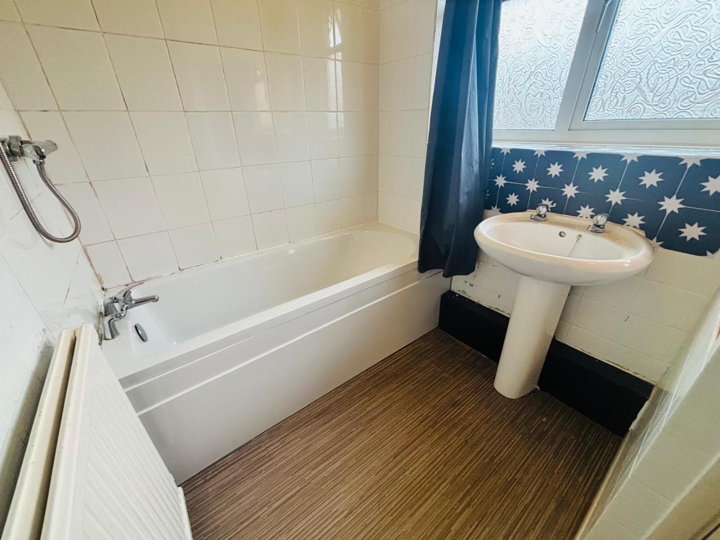 Spinney Hill Road, Spinney Hill