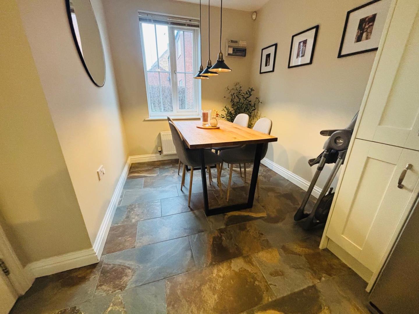 Howards Way, Moulton