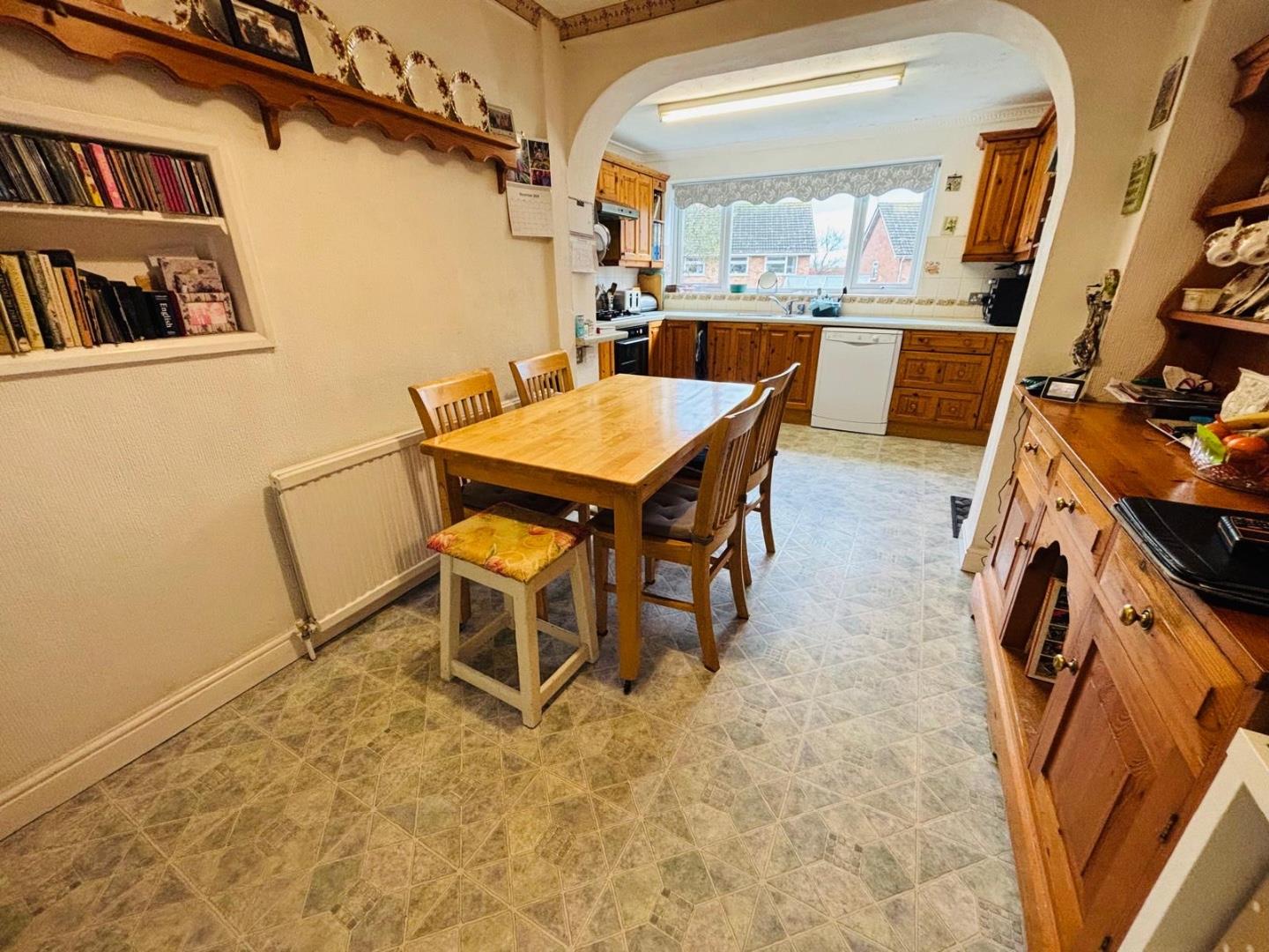 Thruxton Drive, Parklands