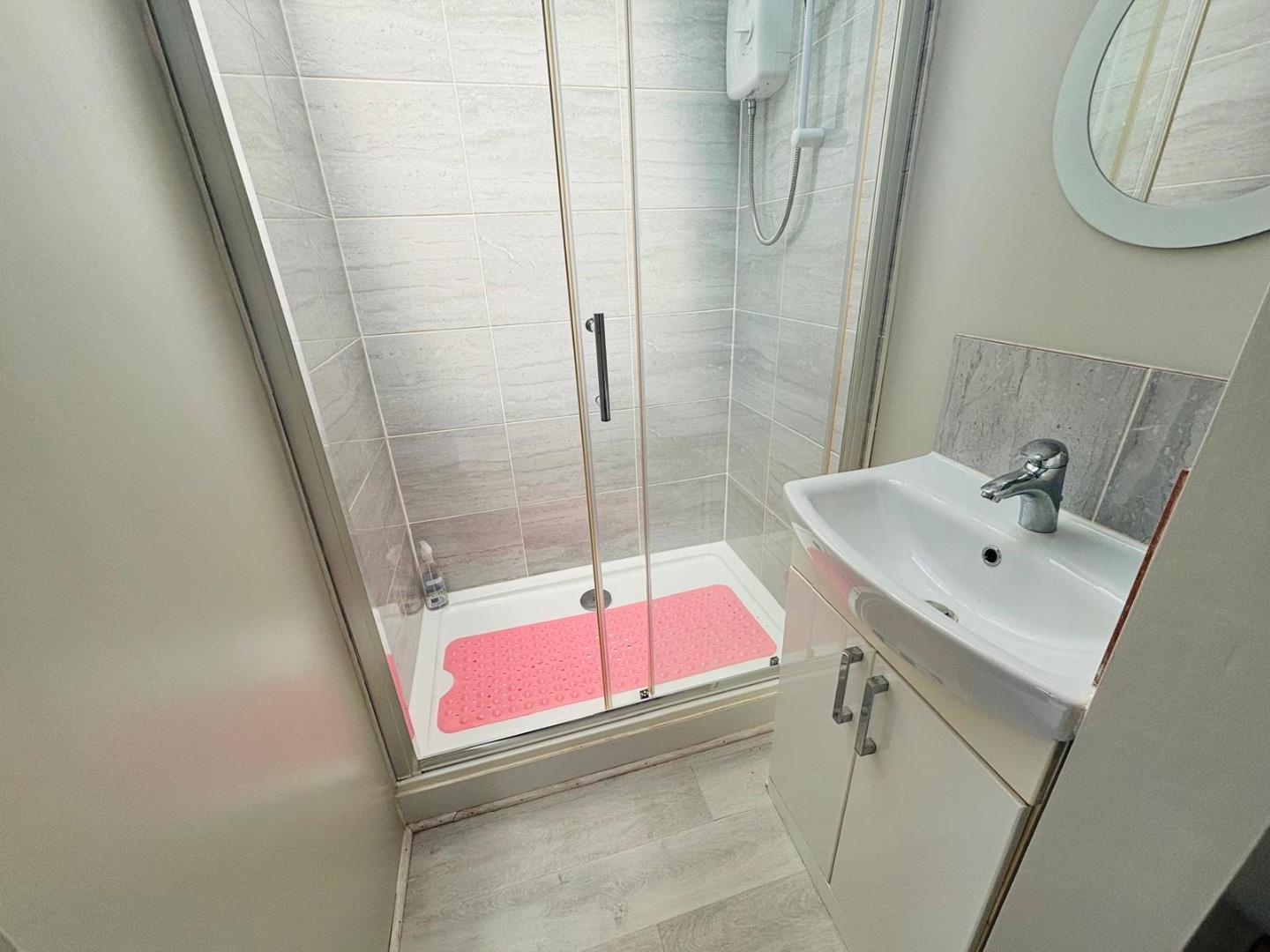 Greville Avenue, Spinney Hill