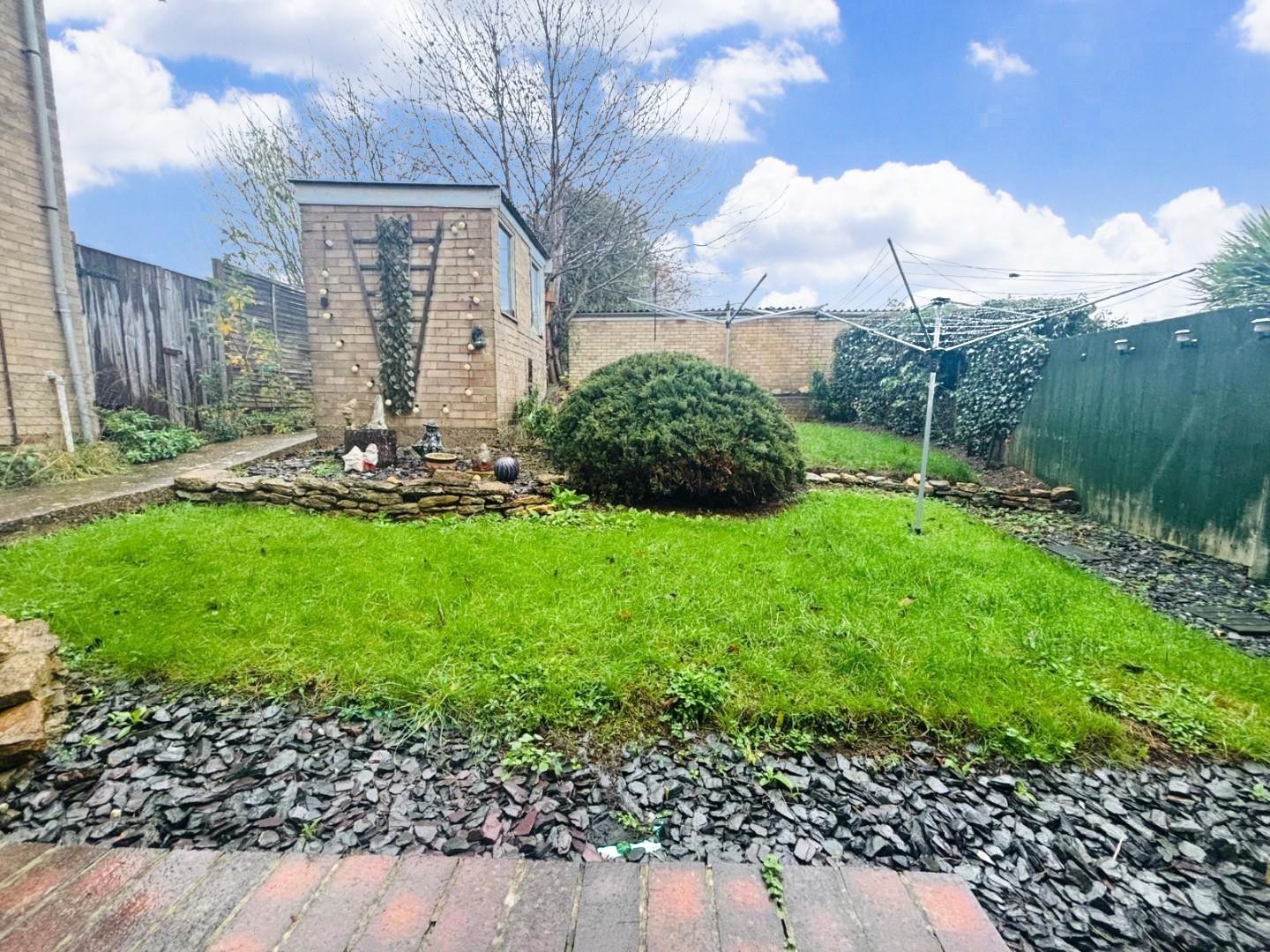 Spinney Hill Road, Spinney Hill