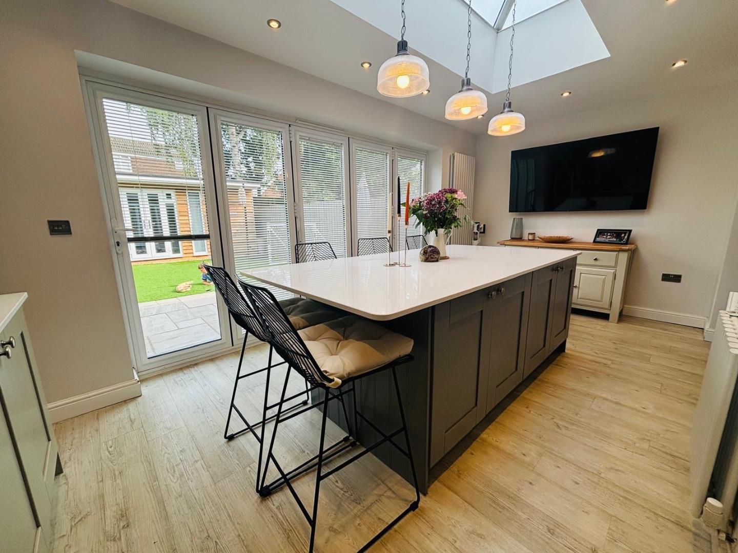 Spinney Hill Road, Spinney Hill