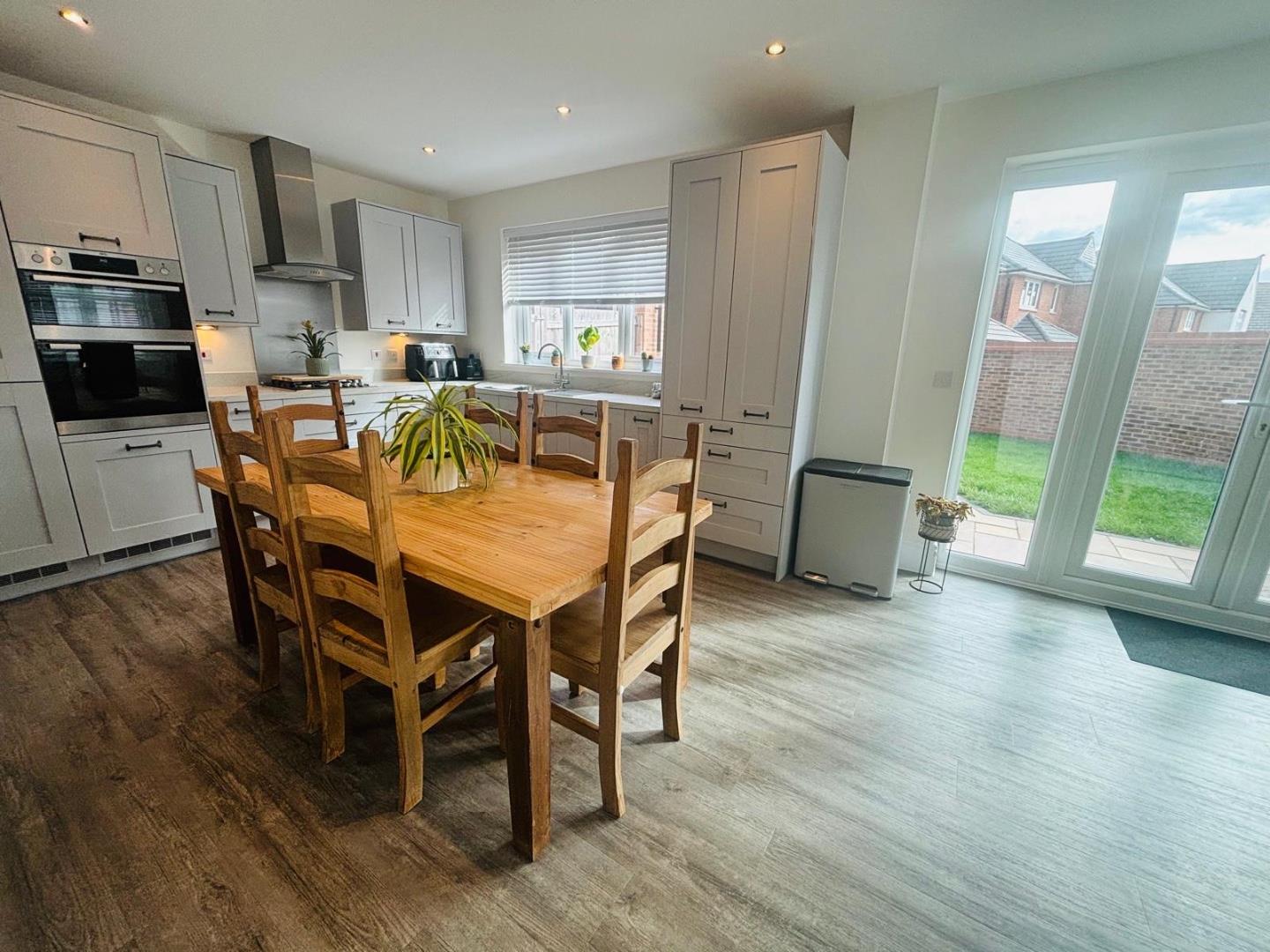 Goodwood Avenue, Parklands