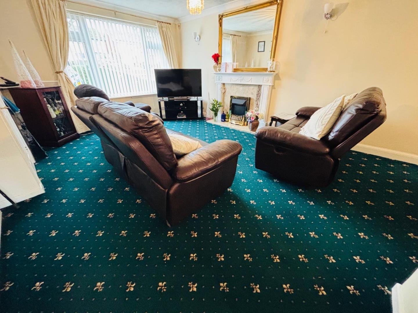 Thruxton Drive, Parklands