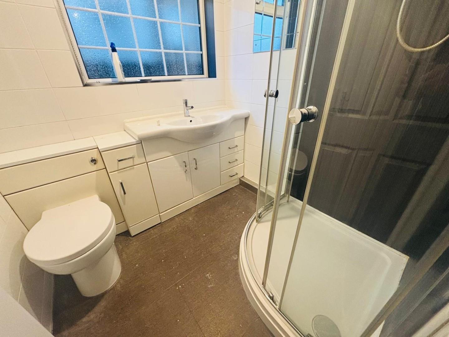 Spinney Hill Road, Spinney Hill