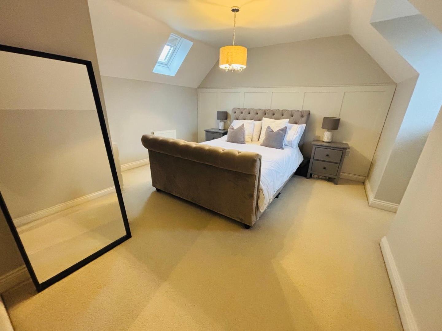 Howards Way, Moulton