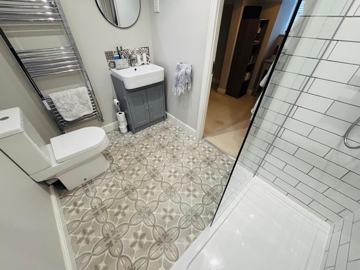 Howards Way, Moulton