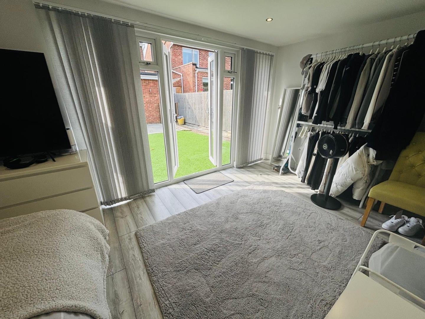 Spinney Hill Road, Spinney Hill