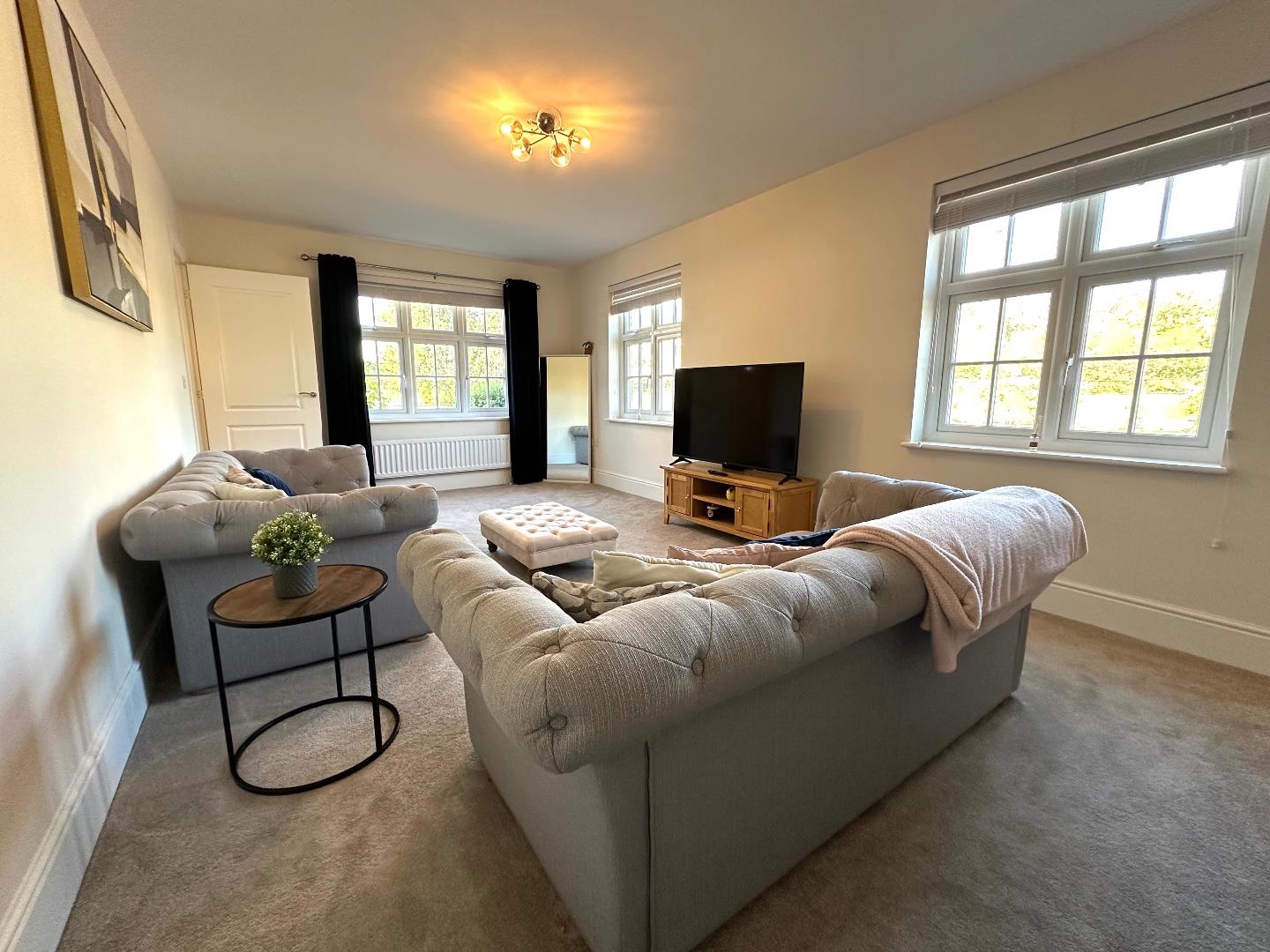 Goodwood Avenue, Parklands