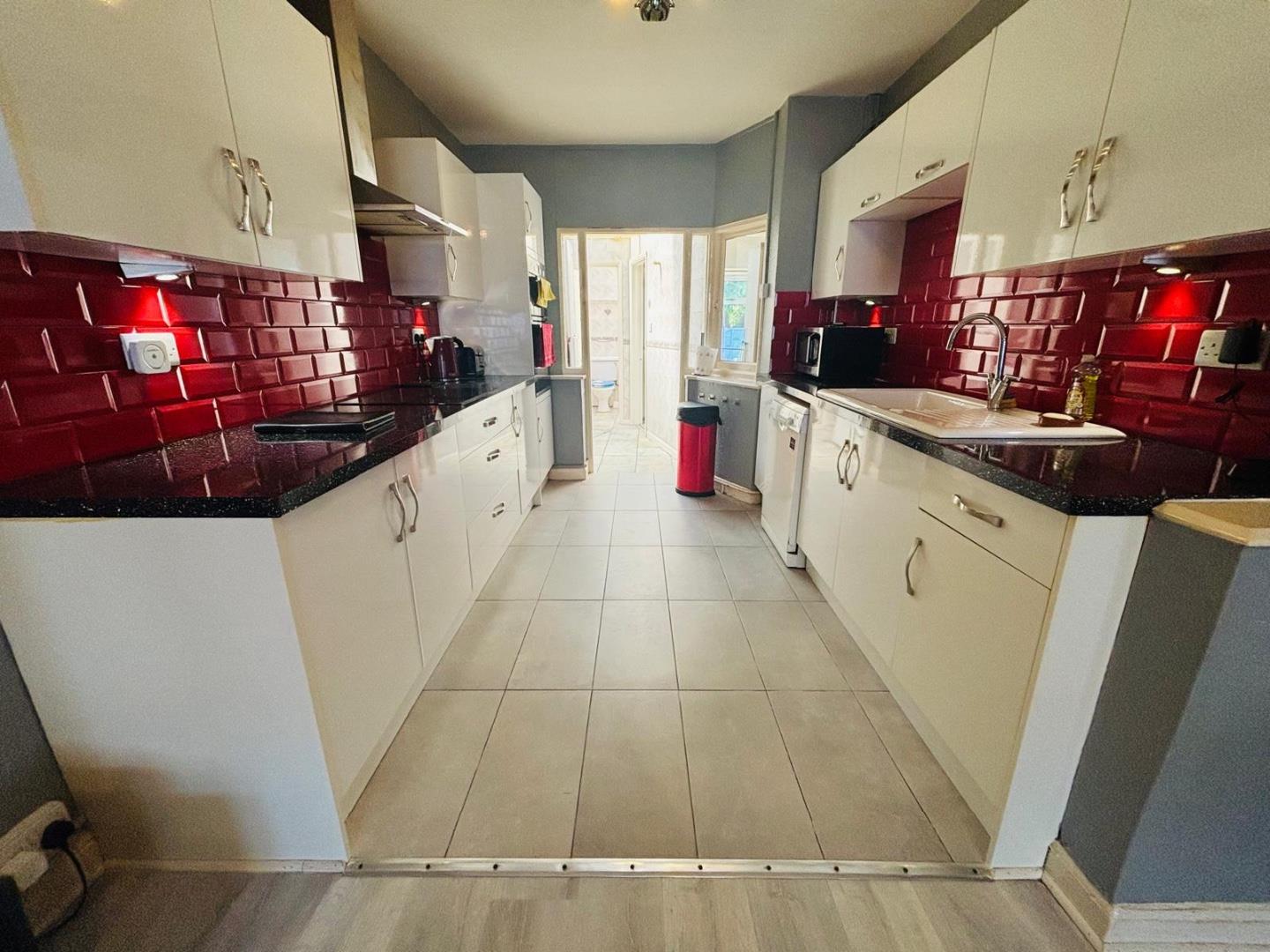 Greville Avenue, Spinney Hill