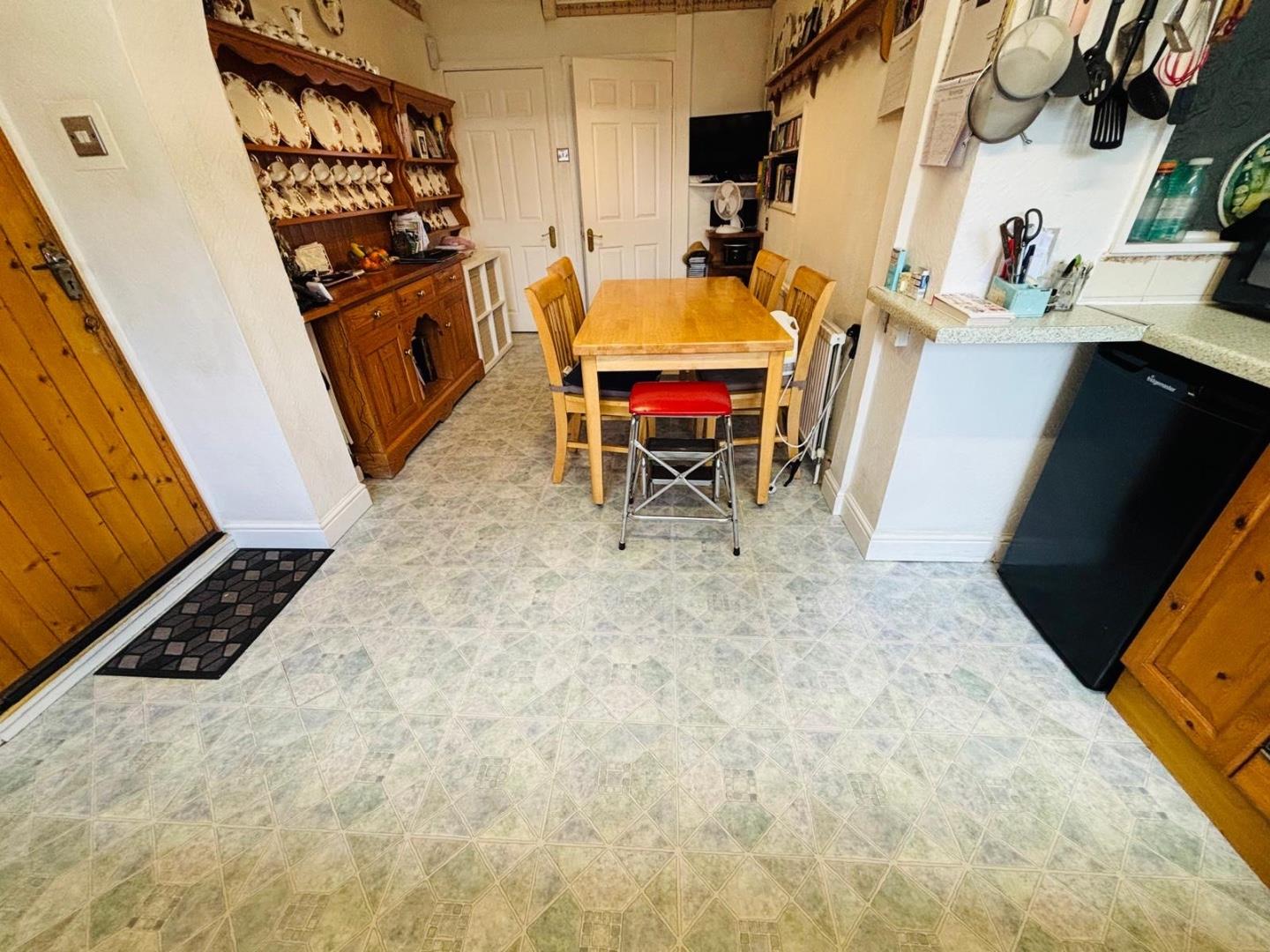 Thruxton Drive, Parklands