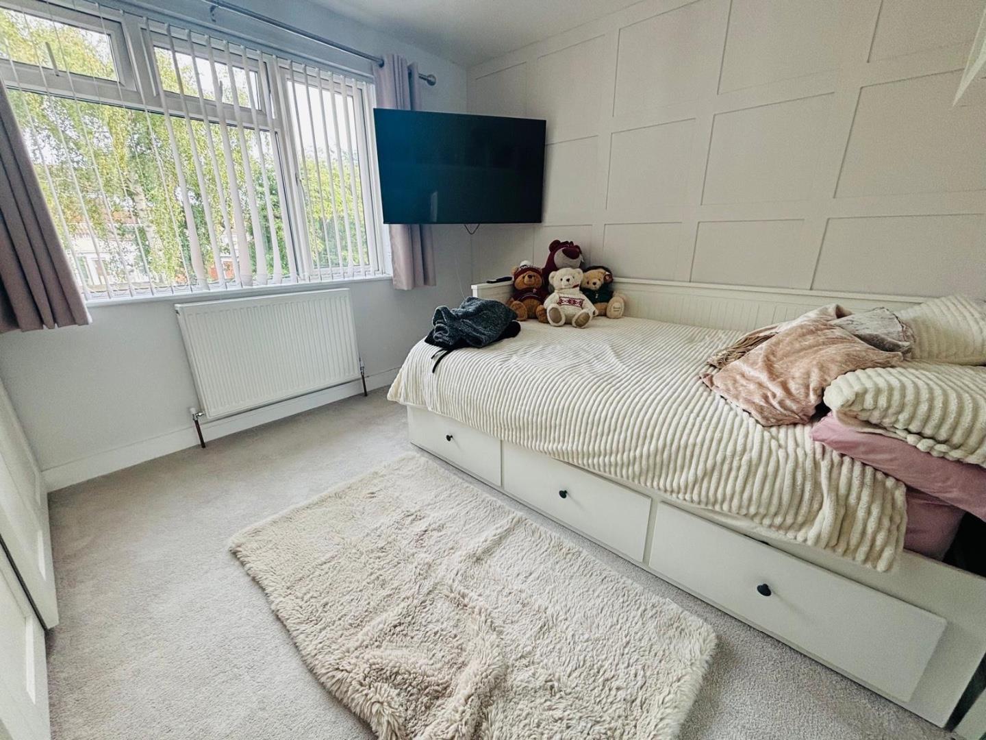 Spinney Hill Road, Spinney Hill