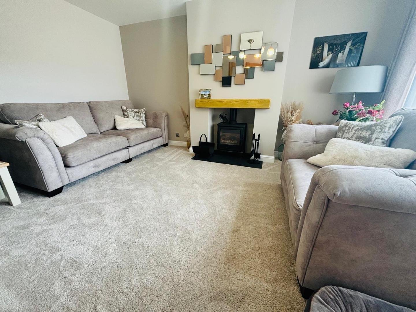 Spinney Hill Road, Spinney Hill