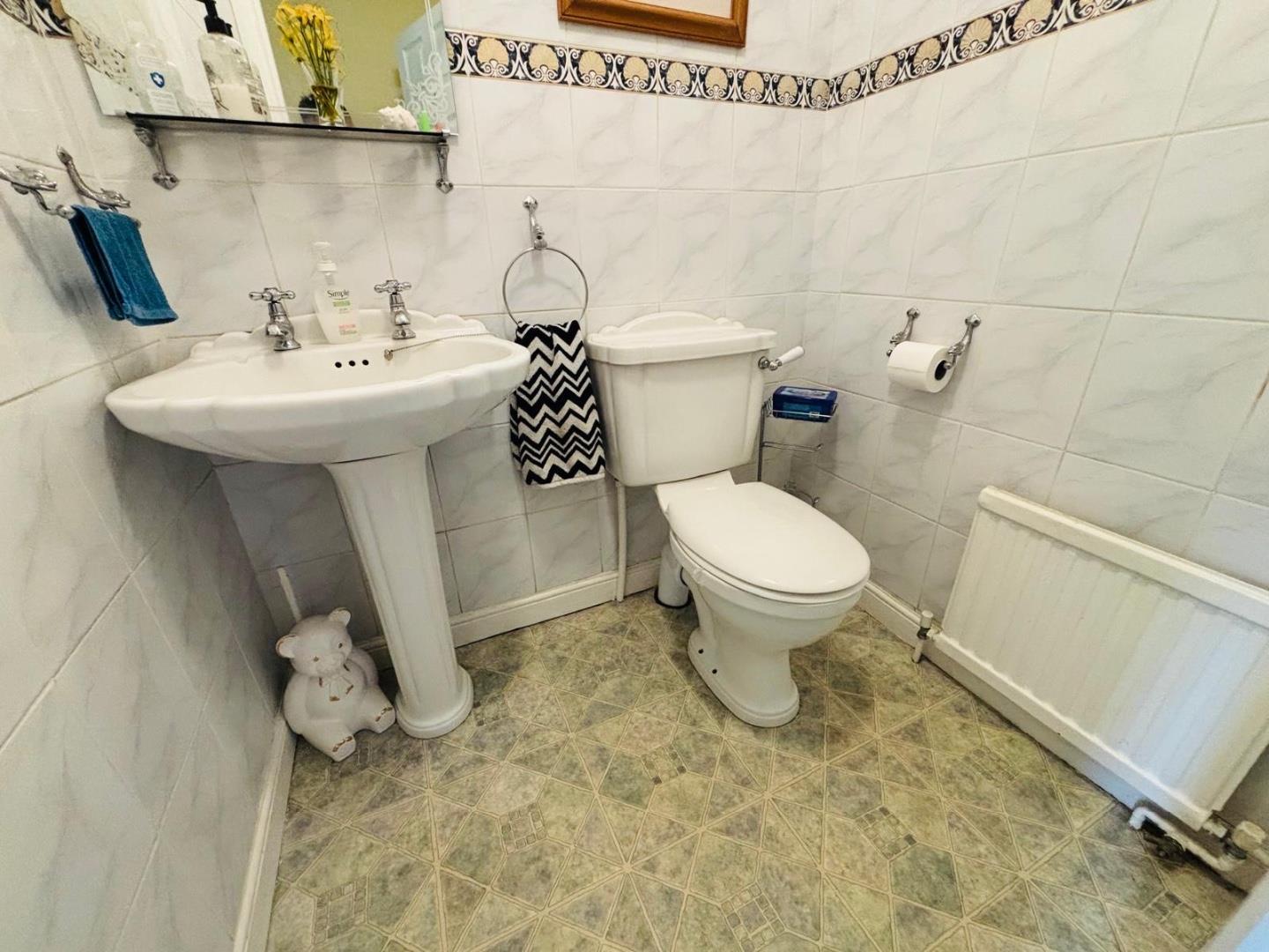 Thruxton Drive, Parklands