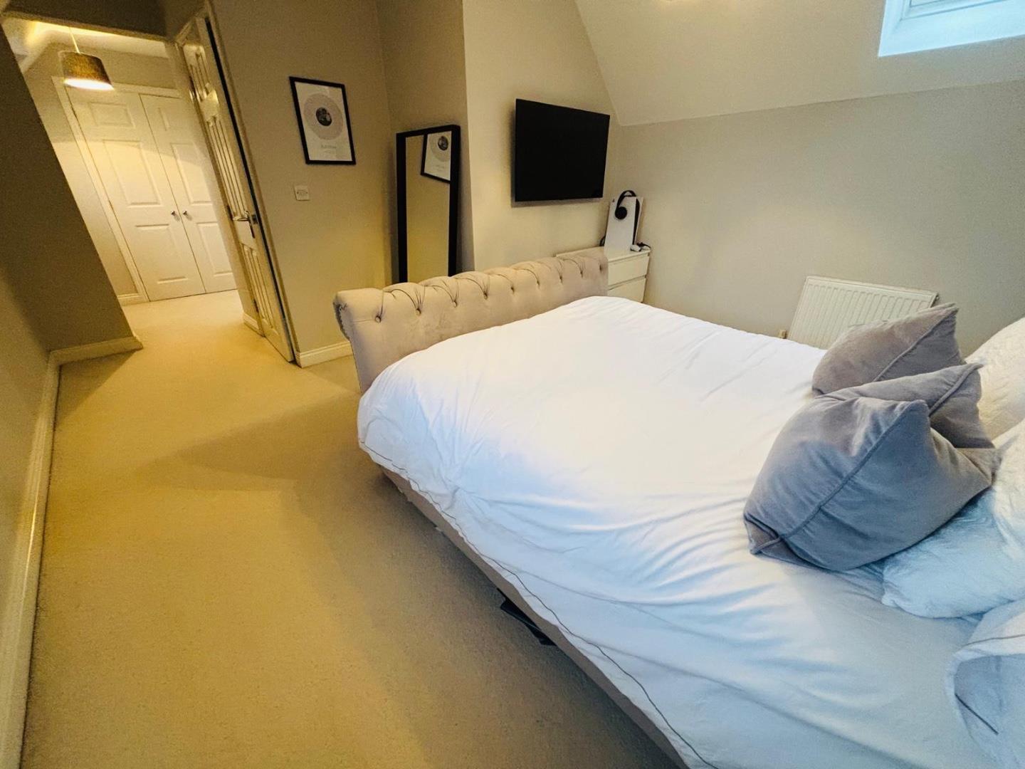 Howards Way, Moulton