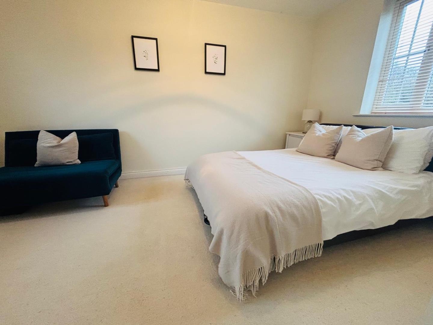 Howards Way, Moulton