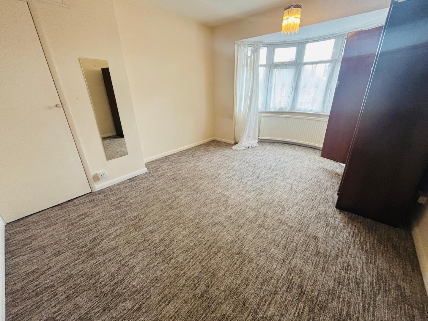 Spinney Hill Road, Spinney Hill