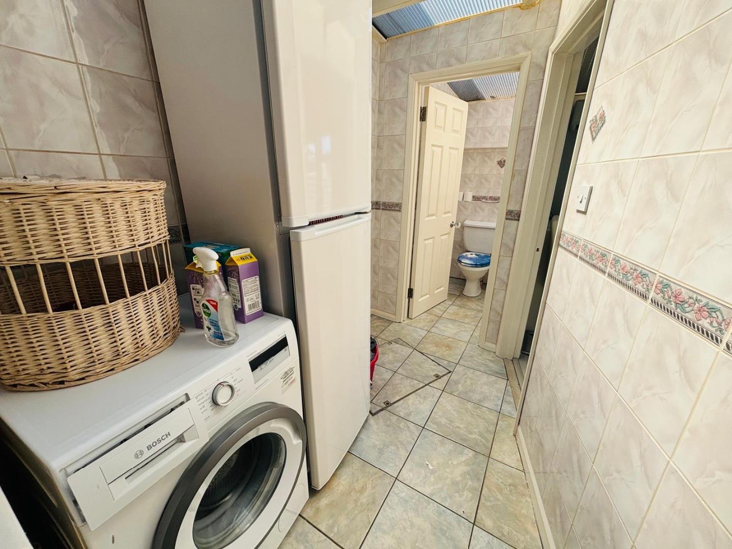 Greville Avenue, Spinney Hill