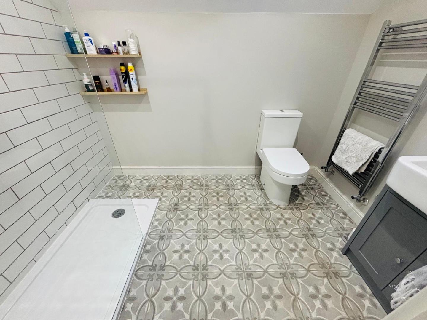 Howards Way, Moulton