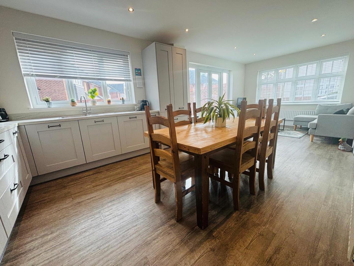 Goodwood Avenue, Parklands