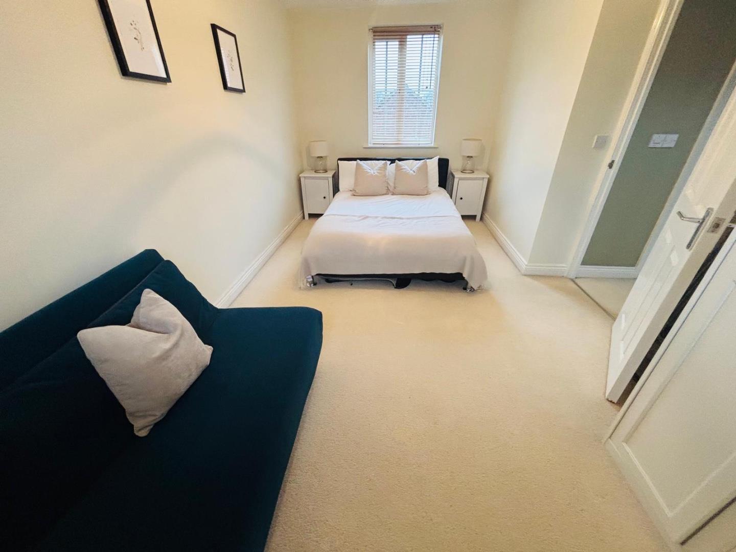 Howards Way, Moulton