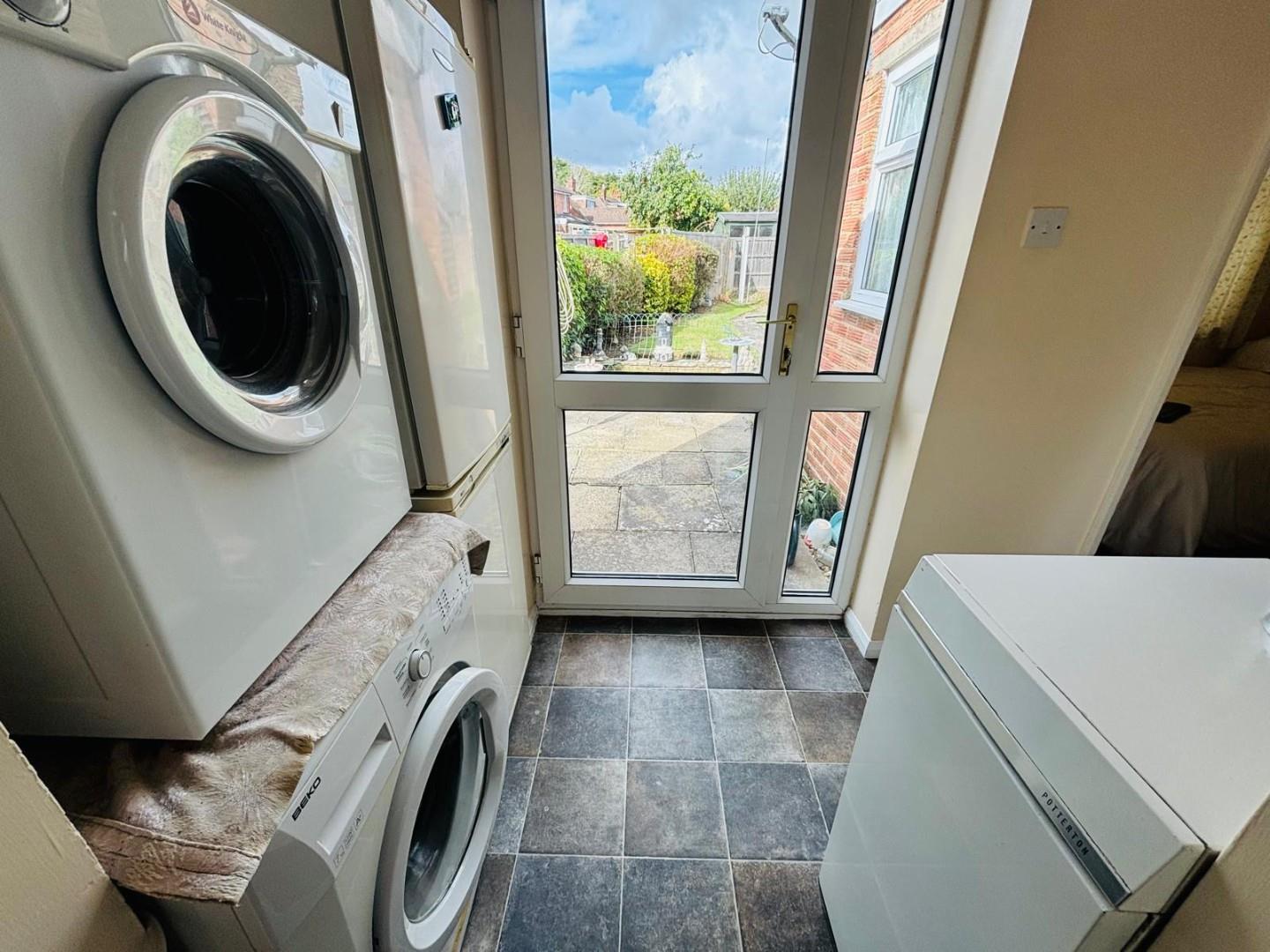 Northampton Lane South, Northampton