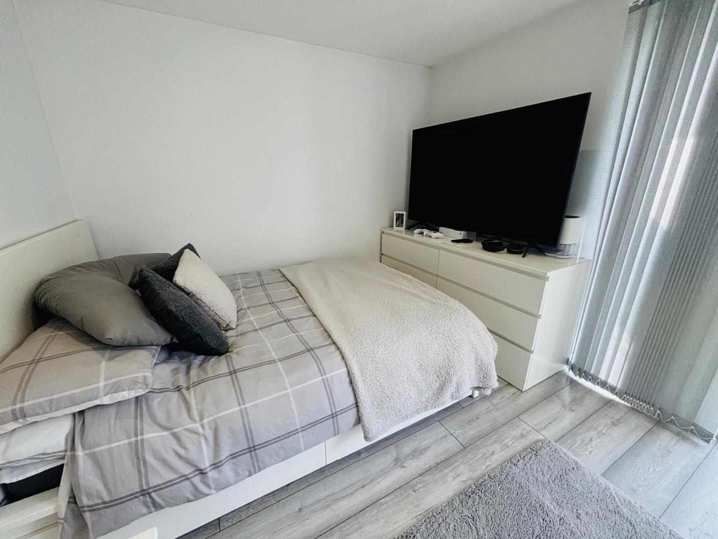 Spinney Hill Road, Spinney Hill