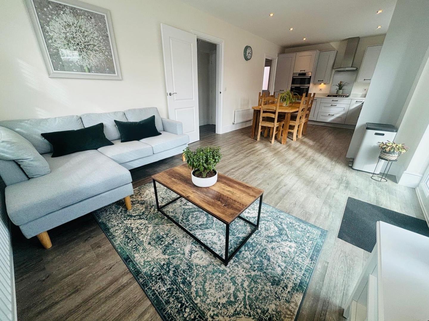 Goodwood Avenue, Parklands