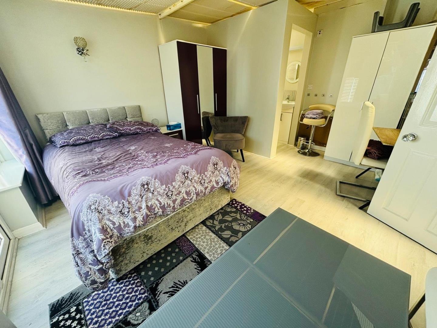 Greville Avenue, Spinney Hill