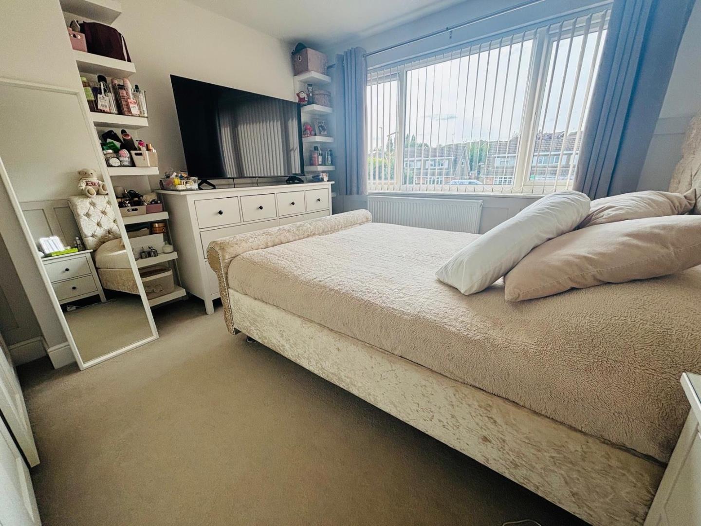 Spinney Hill Road, Spinney Hill