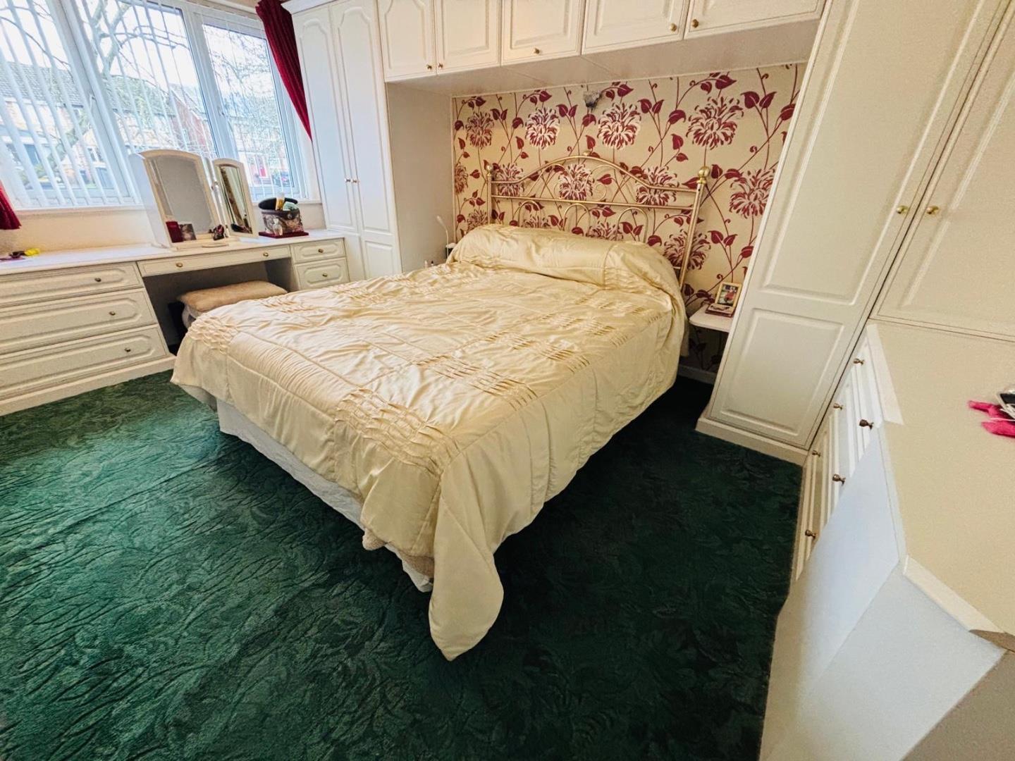 Thruxton Drive, Parklands