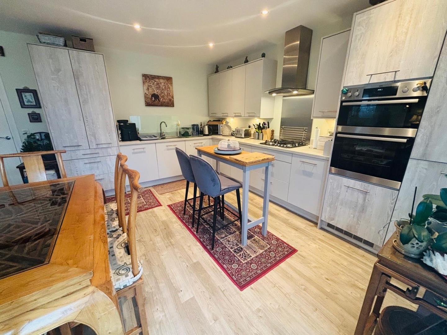 Goodwood Avenue, Parklands