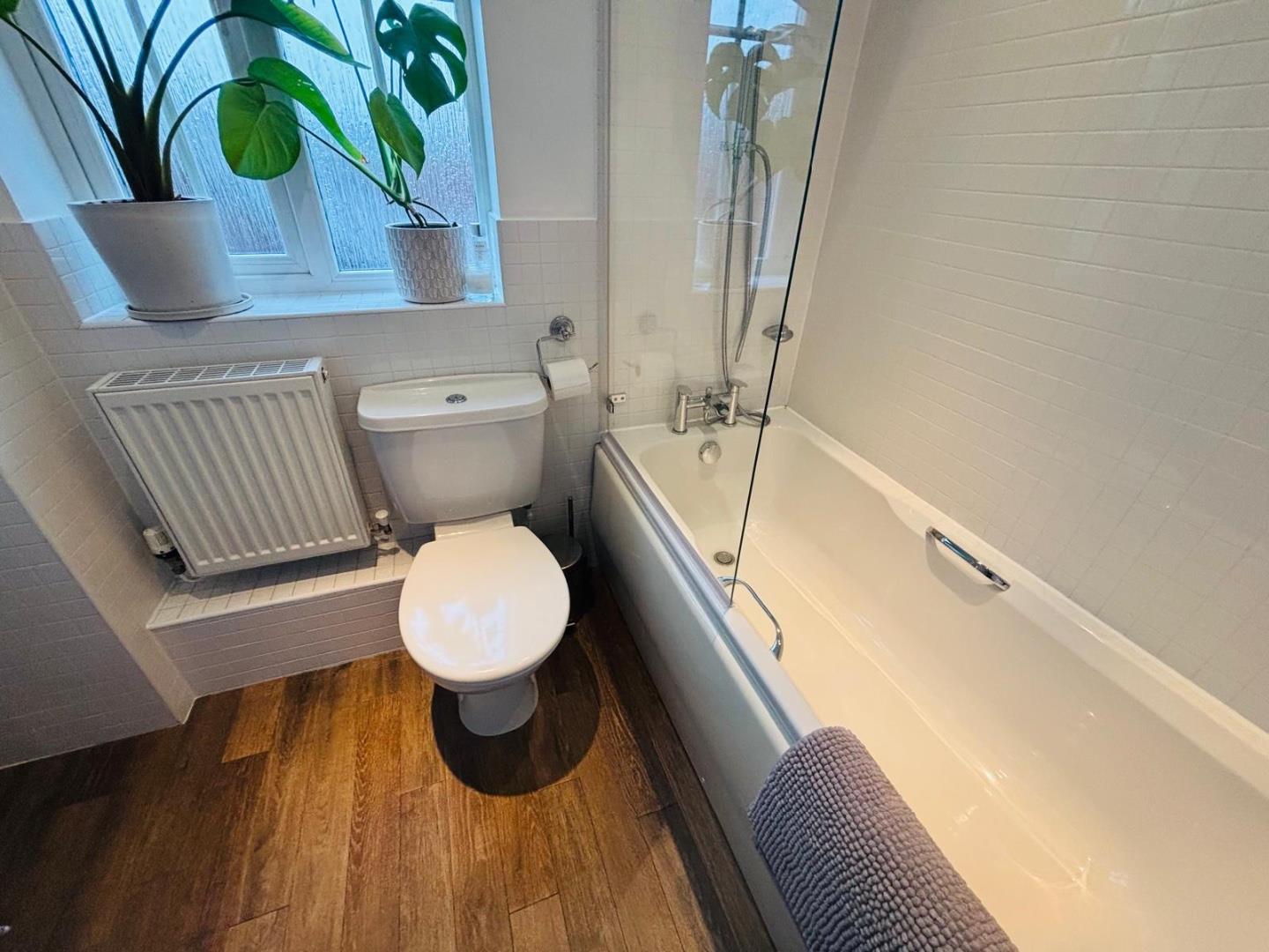 Howards Way, Moulton