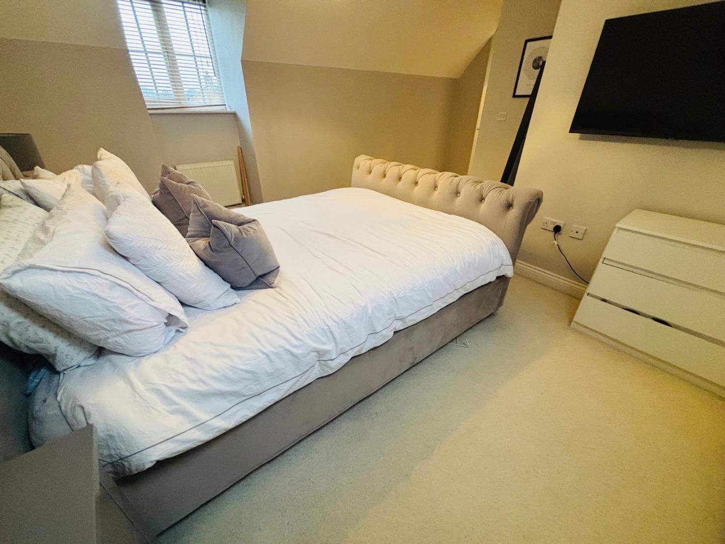 Howards Way, Moulton