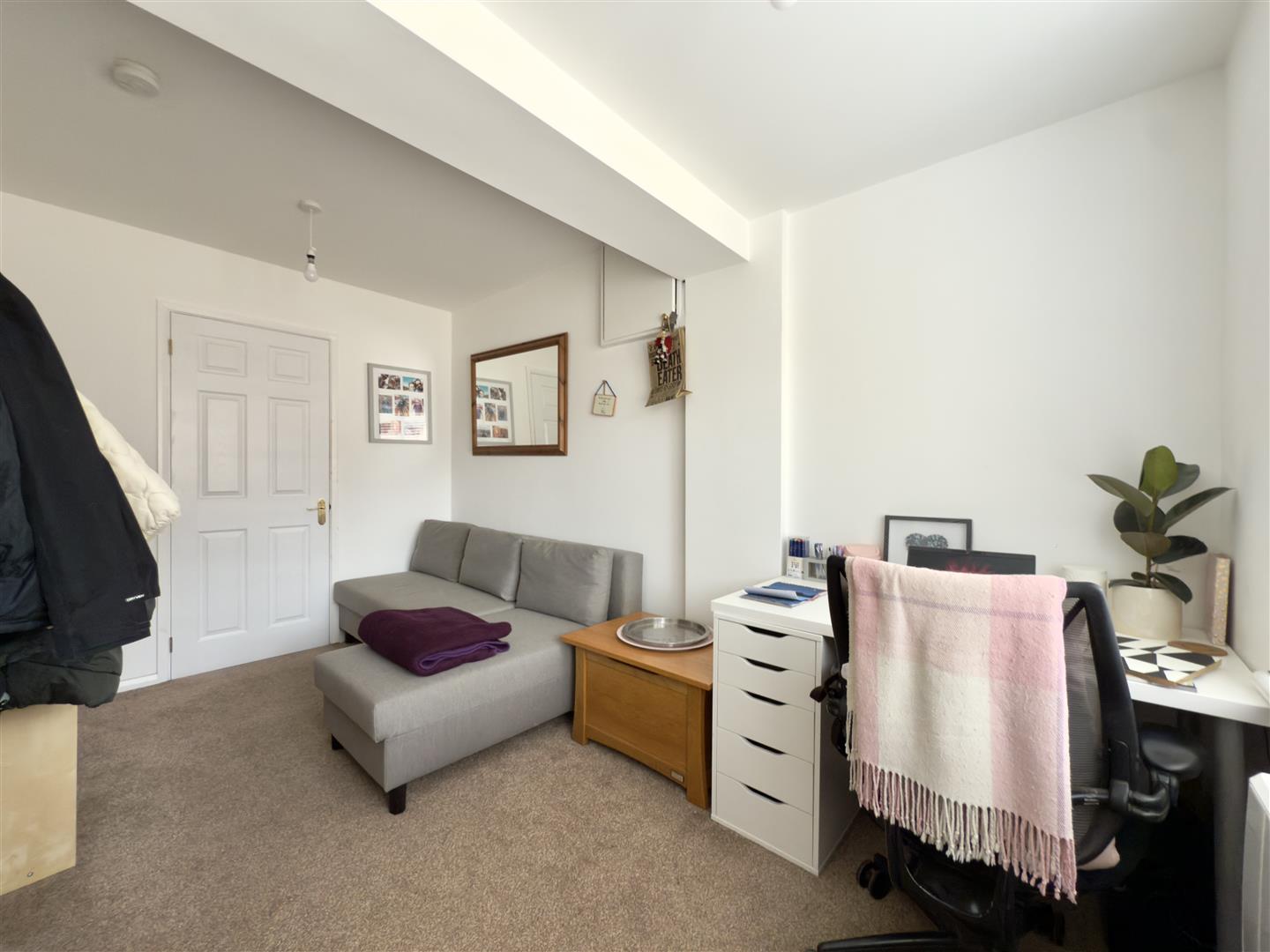 Vienne Close, Duston