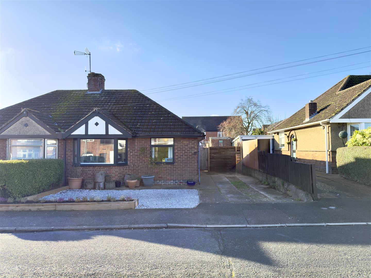 The Scarplands, Duston