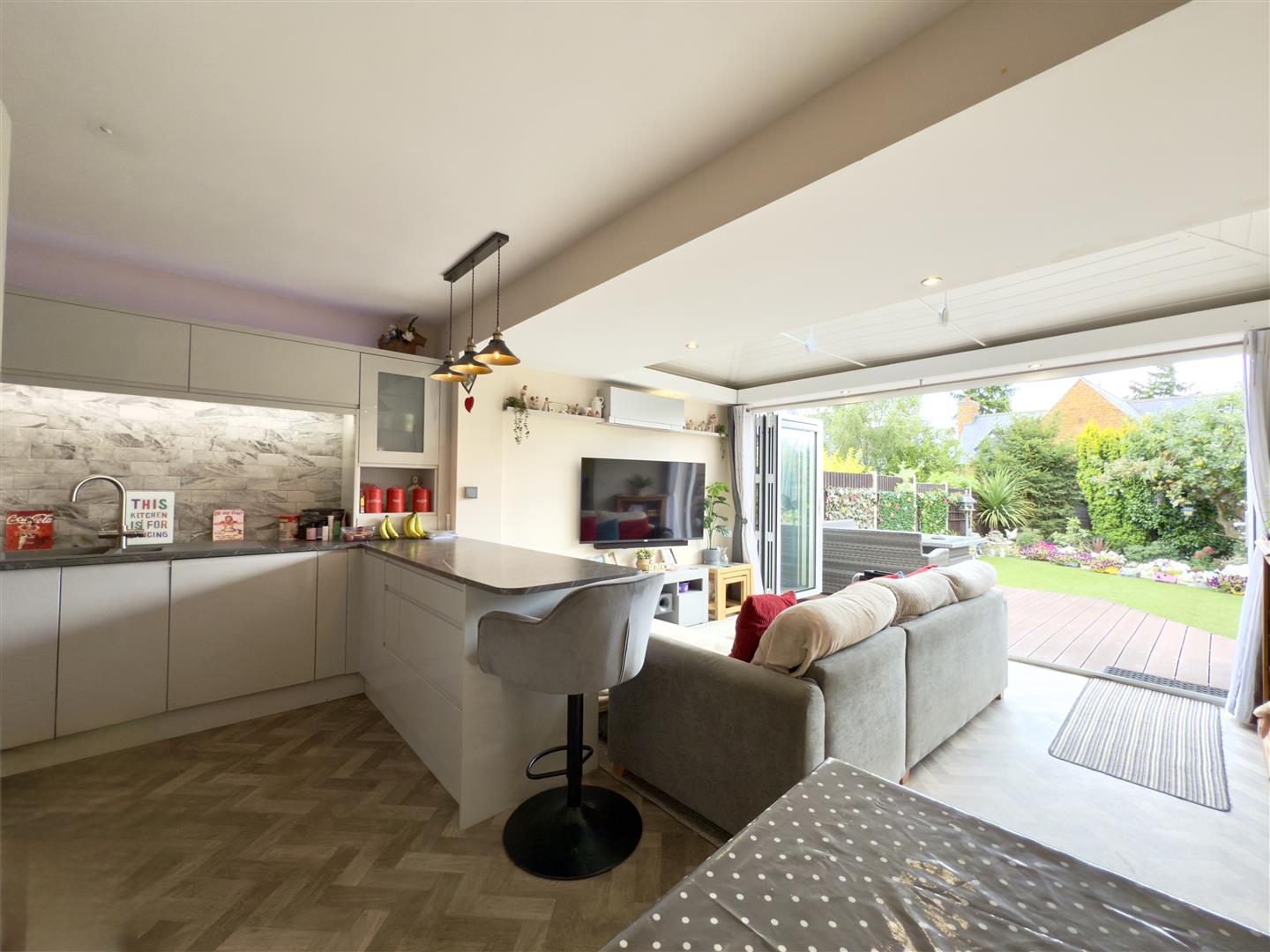 The Scarplands, Duston