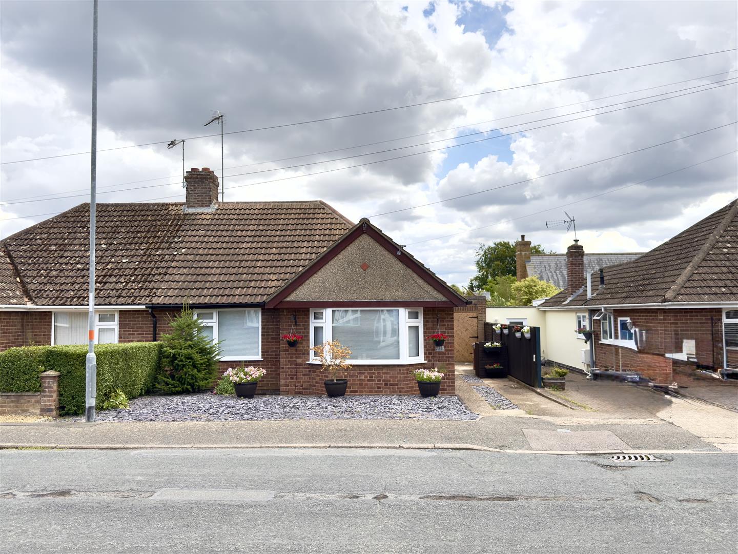 The Scarplands, Duston